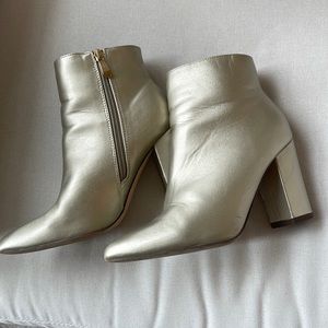 EUC Lulus Heeled Boots